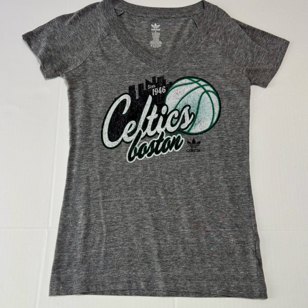 Adidas Women's NBA Boston Celtics V-Neck Distressed Print Shirt Size Small
